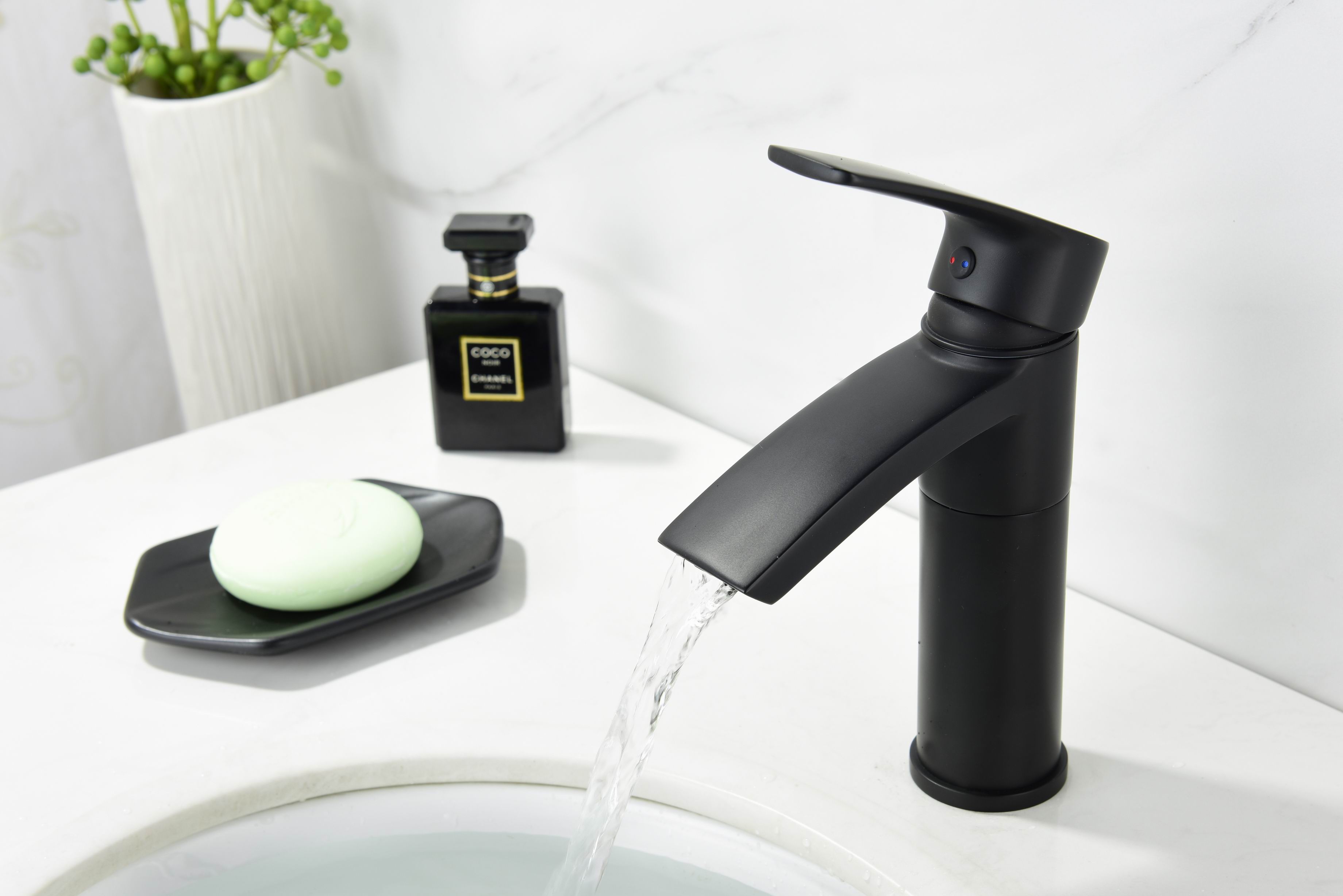 High Quality Lead-free Brass cUPC CE Certified Single Handle Basin Vanity Bathroom Water Tap