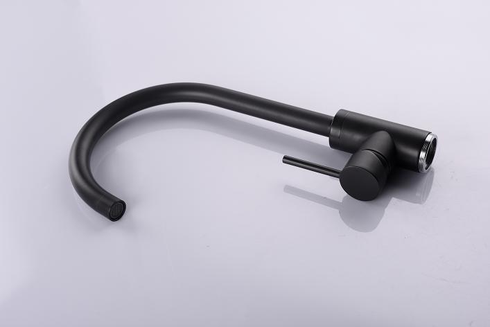 Advantages and Disadvantages of a Pull Out Kitchen Faucet