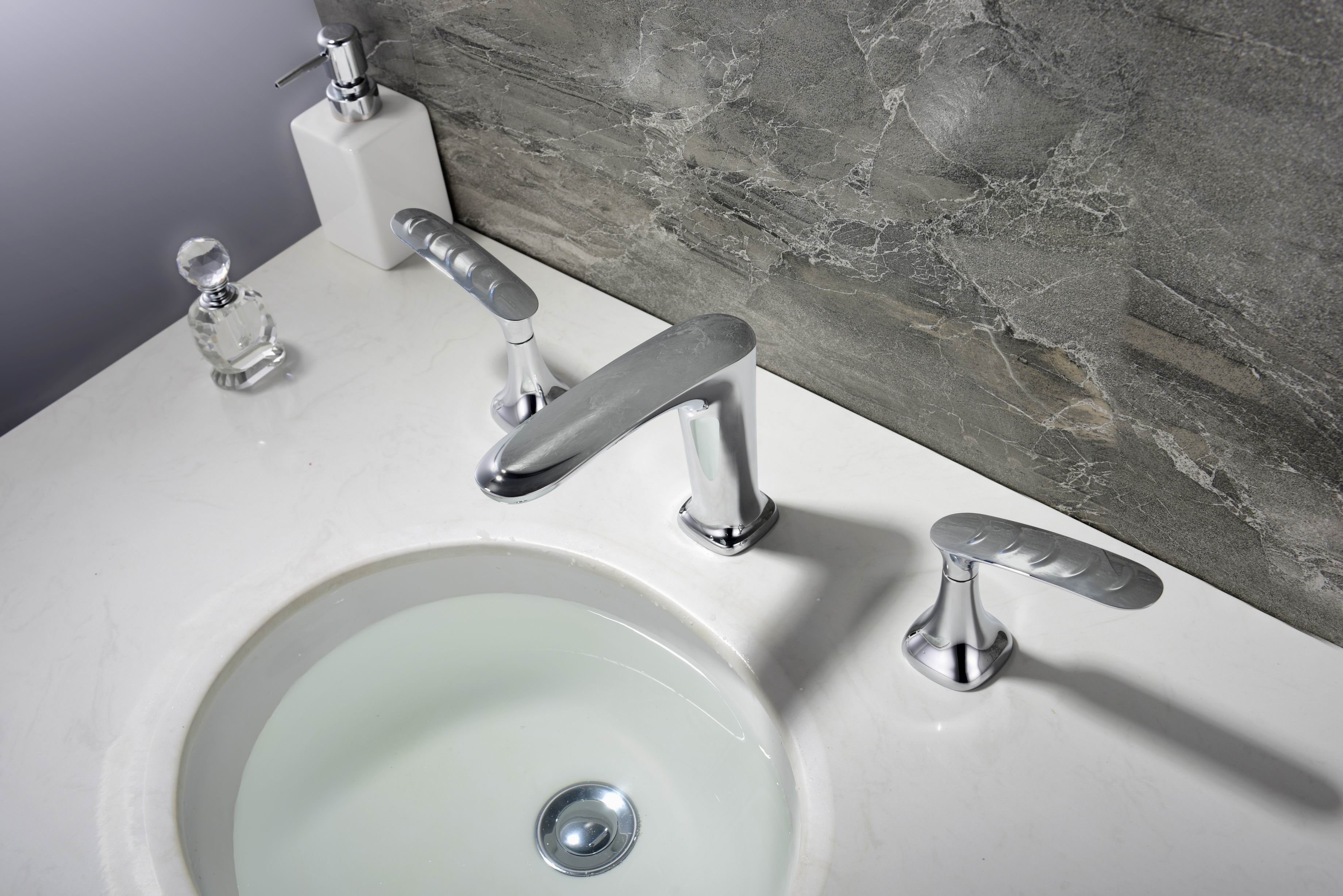 Wide Spread Bathroom Basin Counter Top Faucet
