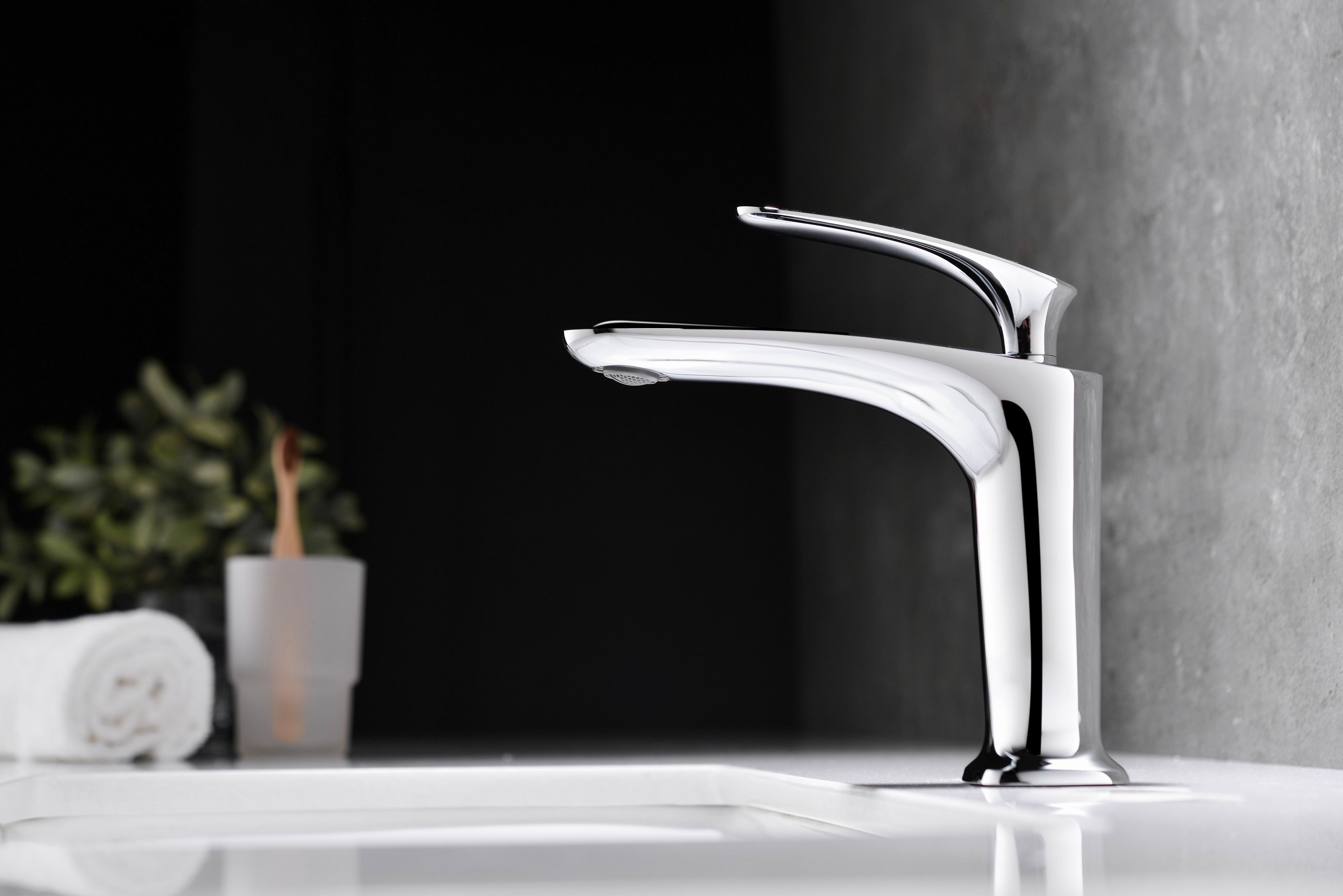 Fashion Zinc Alloy Single Handle Brass Faucet Tap Basin Faucet