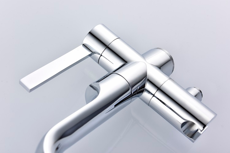 Luxury Bathtub Faucet Floor Mounted Long Spout Tub Mixer Tap Free Standing Single Handle Bathroom Tub Sink Tap with Handshower