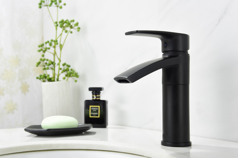 Deck Mounted Single Lever Hot And Cold Water Bathroom Mixer Tap Soft Water Basin Sink Faucet