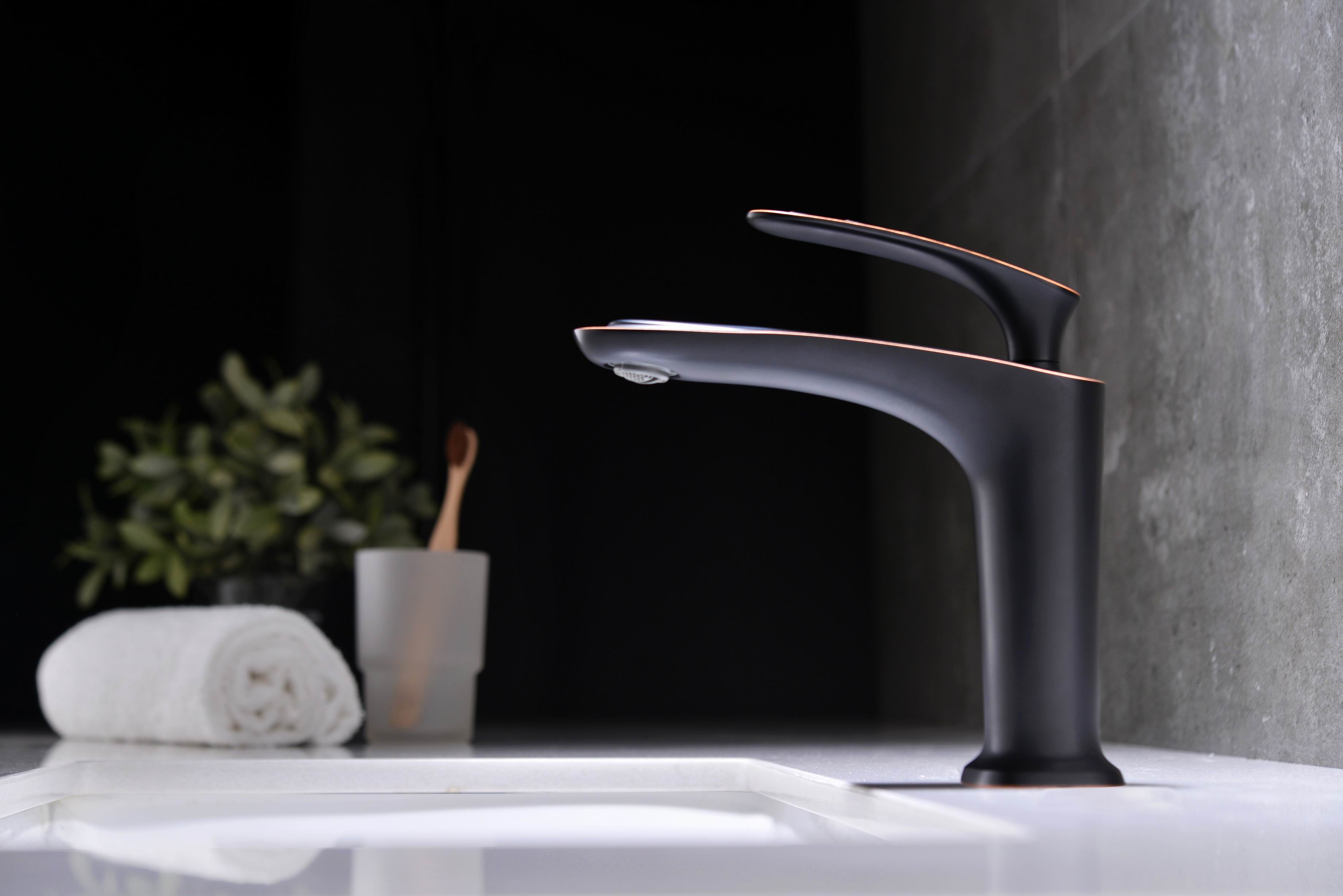Single Handle Bathroom Faucets