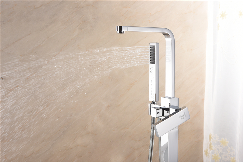 Square design bathtub faucet