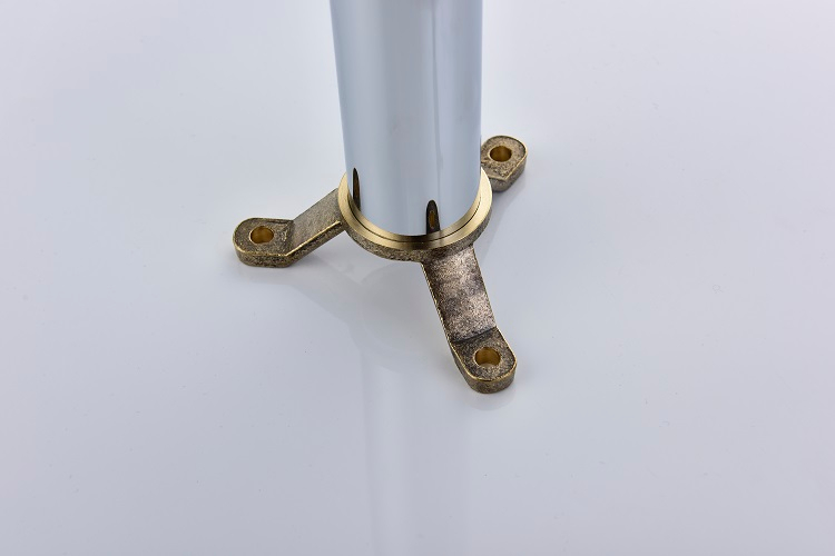 Luxury Bathtub Faucet Floor Mounted Long Spout Tub Mixer Tap Free Standing Single Handle Bathroom Tub Sink Tap with Handshower