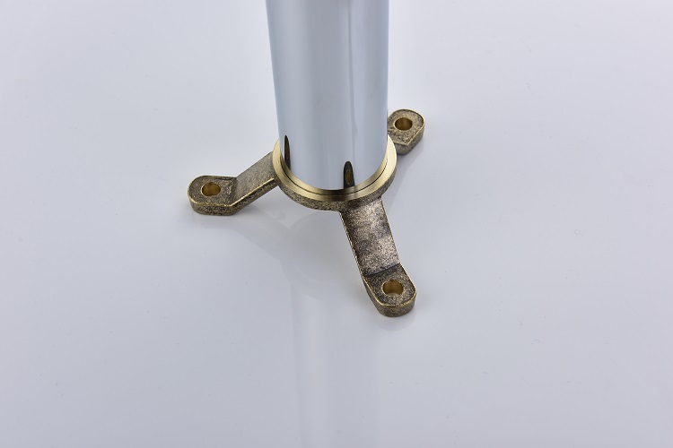 Luxury Bathtub Faucet Floor Mounted Long Spout Tub Mixer Tap Free Standing Single Handle Bathroom Tub Sink Tap with Handshower