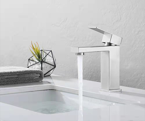 pull down kitchen faucet
