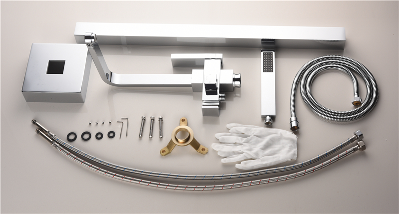 Square design bathtub faucet